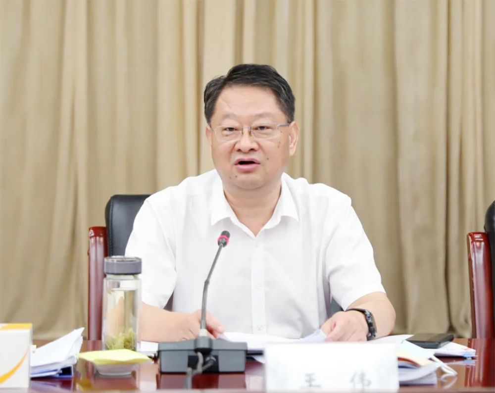 市委副书记,代市长王伟◆要在充分肯定成绩中坚定信心上半年经济指标
