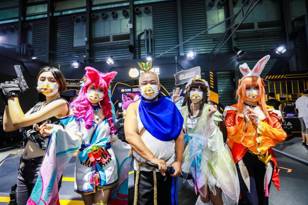 疾风大爷亮相上海cj!独特cos成全场焦点,真实动机引发猜测?_腾讯新闻