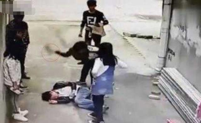 15岁男孩遭遇霸凌,被同学活活打死,2020年校园暴力案件回顾_腾讯新闻