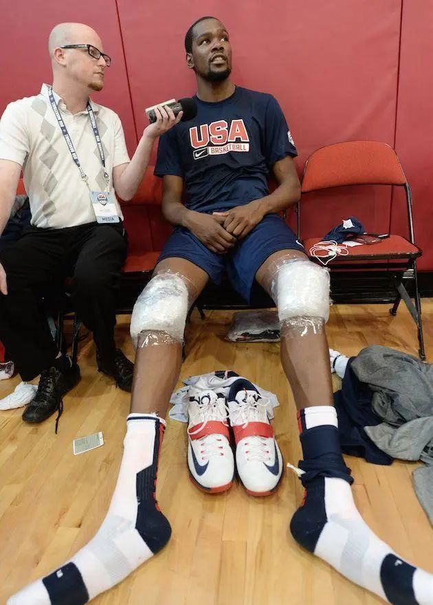 姚明 NBA巨人的脚有多大？杜兰特脚像镰刀，一人穿59码的鞋子