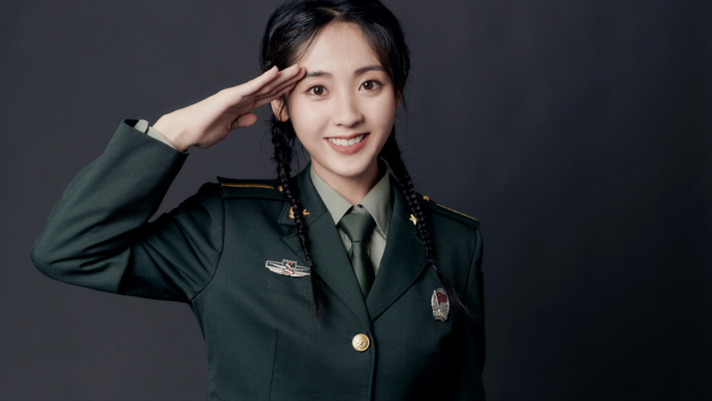 明星军装照曝光,张小斐,邢菲,罗一舟,谭晶,王迅,沙溢,吴京_腾讯新闻