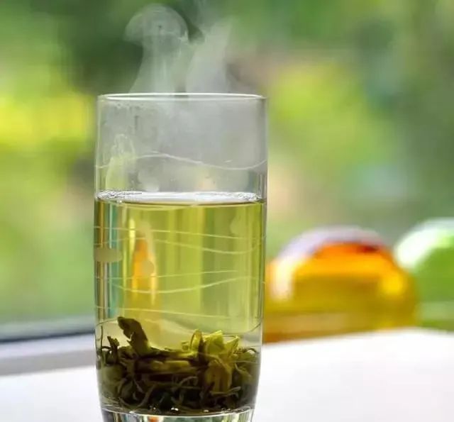 热茶和冰啤哪个更解暑结果太意外