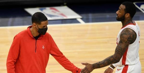 nba 场均10＋5！火箭边缘前锋开练，合同到期仍身穿休城球衣，渴望续约