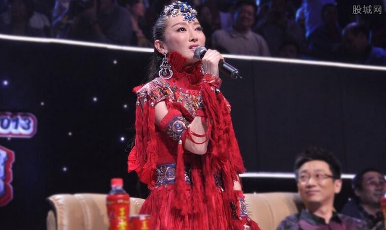 03金星对比直言不讳,把她轰下神坛如果只会利用假唱来博取人气的话,我