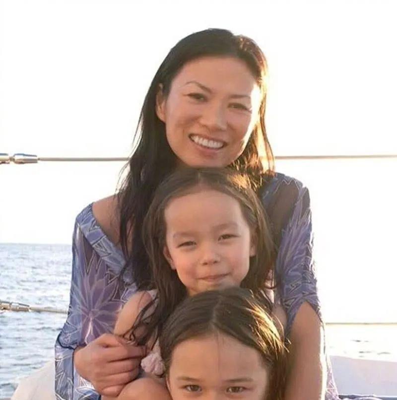 邓文迪离婚8年后女儿再次躺赚过亿原来她才是鸡娃界的硬核老母