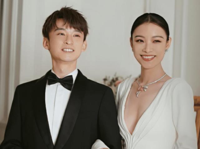 董子健倪妮新婚后躺床上看清他手摆放的位置孙怡都害羞了