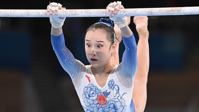 你们只看到范忆琳失误坐倒在地,我们却看到这个上海姑娘骨子里的倔强