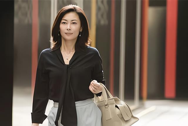 陈海燕觉得不能再这么僵持下去,于是主动破冰,要陈静带男友闫卓回家