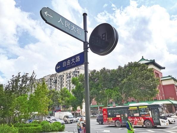 近日,有长春市的网友发布微博称,位于长春市人民大街与自由大路交会处