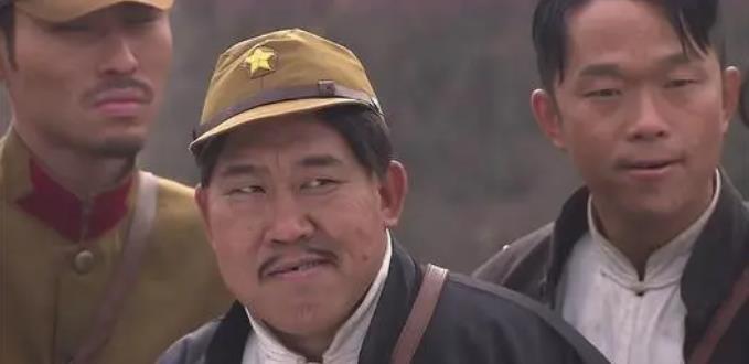 1939年一名伪军劫花轿抢新娘结果被新娘感化最后做了八路军