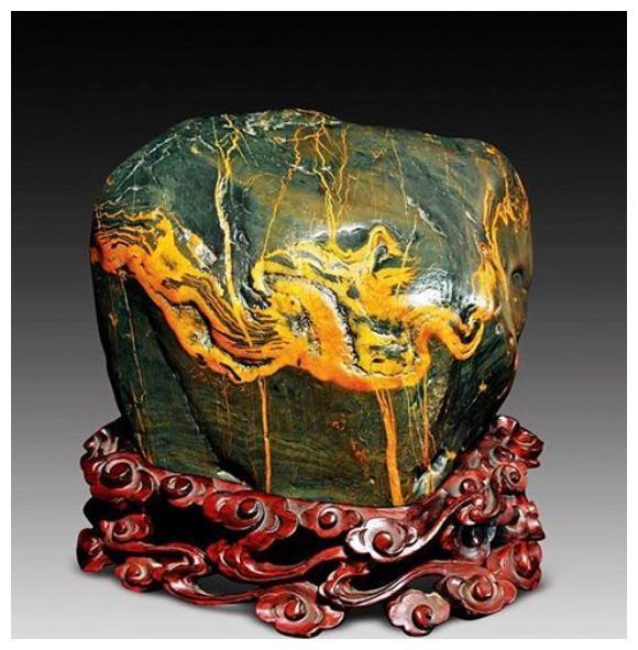 一块其貌不扬的石头,竟然价值8亿,到底是什么石头这么贵?