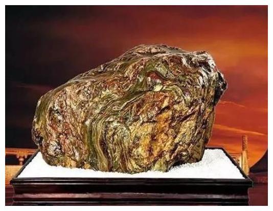 一块其貌不扬的石头,竟然价值8亿,到底是什么石头这么贵?