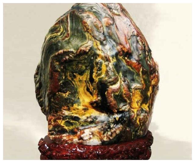 一块其貌不扬的石头,竟然价值8亿,到底是什么石头这么贵?