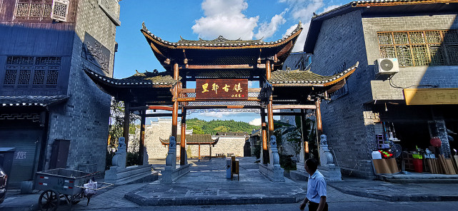 里耶古镇,位于湖南省武陵山腹地,湘,鄂,渝 ,黔四省市在此交界,隶属