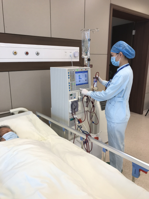 需要肾脏替代疗法来实现以上功能,这里包括血液透析,腹膜透析,肾移植