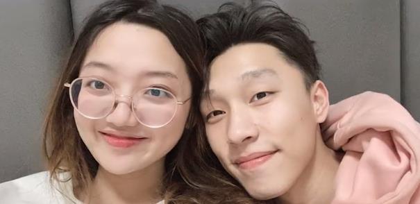 据张兆艺透露,两人经历过一段异地恋,不过好在两人