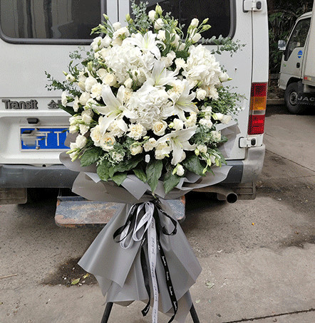 白事鲜花花篮(白事鲜花花篮图片价格)