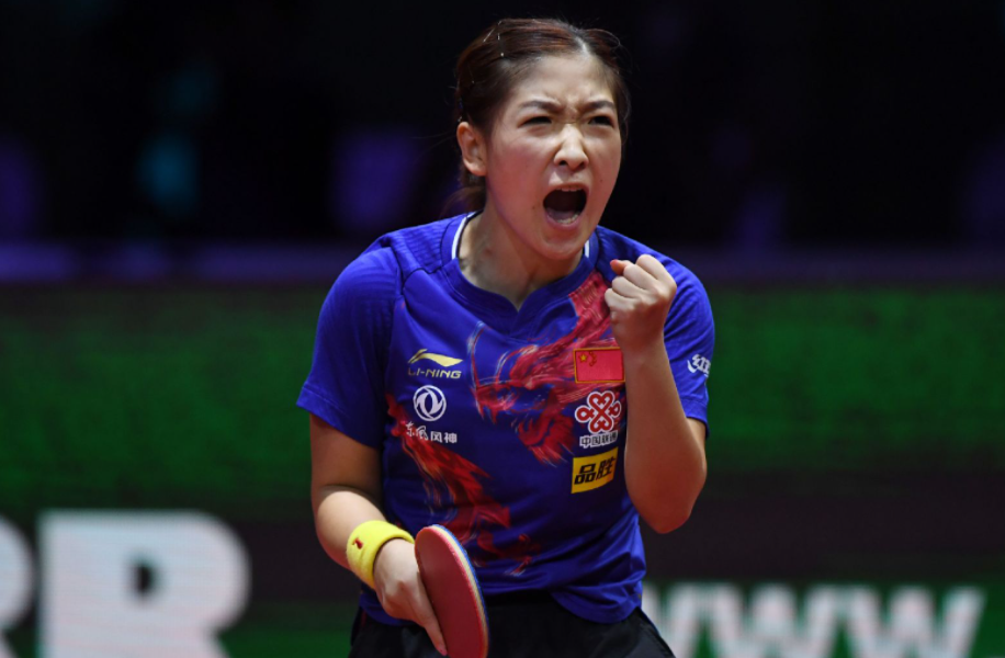 别哭了,虽然比赛失利,但你们依旧是最了不起的姑娘!