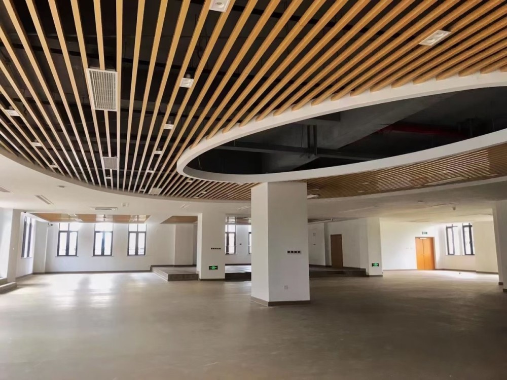 鄞州东南小学海晏路校区挂牌42个班9月投入使用