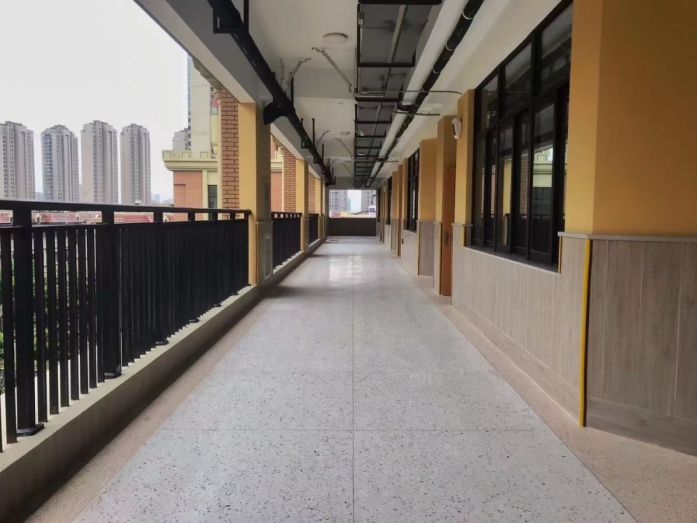 鄞州东南小学海晏路校区挂牌42个班9月投入使用