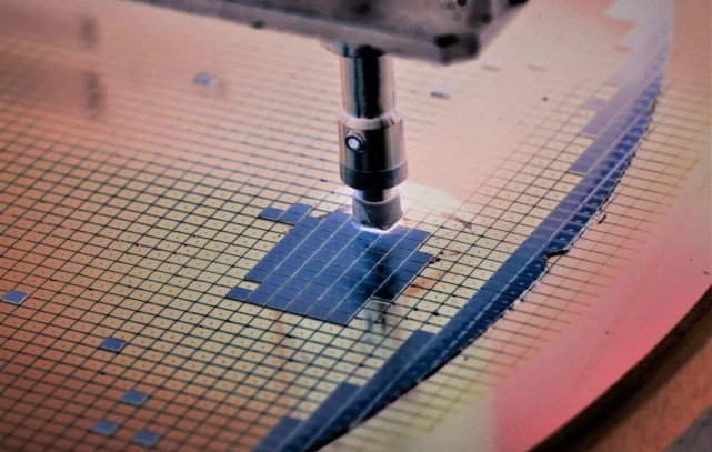 国产7纳米arf光刻胶已小规模投产,先进光刻机国产化该提速了!