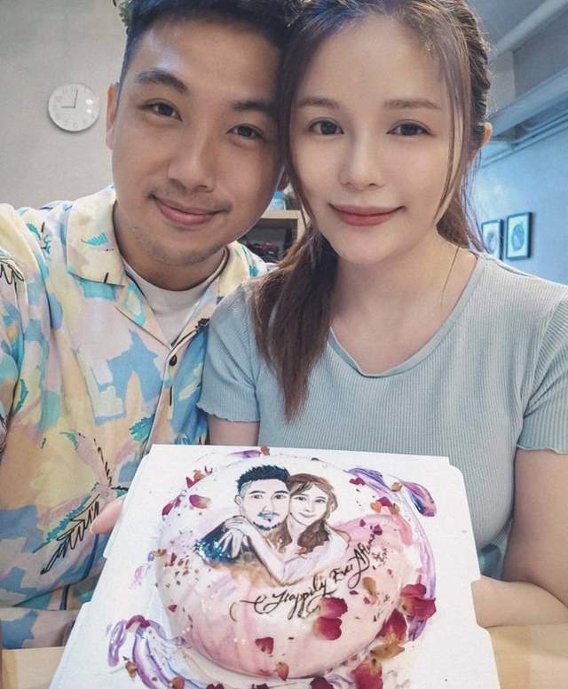 据了解,陈洁玲的老公是一名画家,加上又是圈外人,所以此次她低调结婚