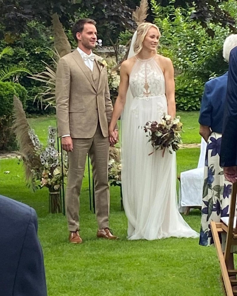 德国女排霹雳娇娃利普曼和男友喜结良缘_腾讯新闻