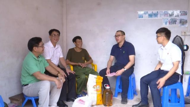 宁明县领导分赴各地开展"八一"慰问活动_腾讯新闻