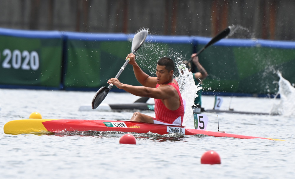 奥运-皮划艇静水男子1000米单人皮艇半决赛 张冬晋级a组决赛