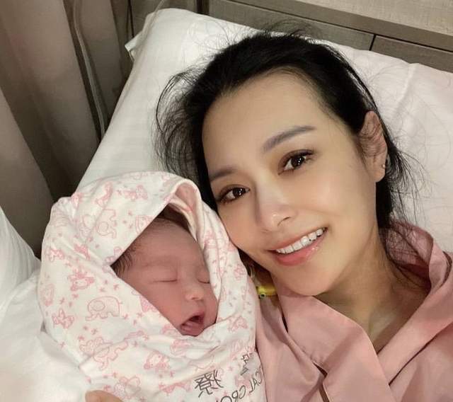 恭喜！39岁台湾著名女星王思佳产下女婴，暗示还渴望生二胎