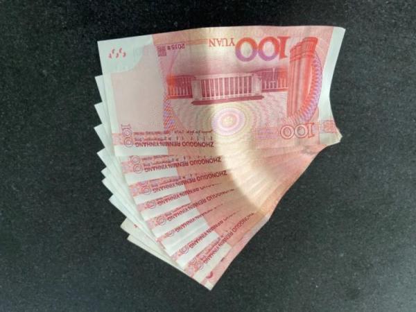 经清点,男子一共留下了1000元现金,随后,松门派出所民警马上联系镇