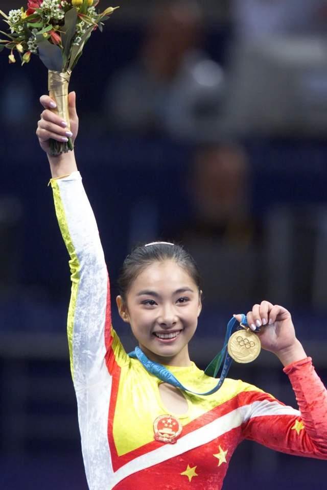 5岁学体操21岁奥运夺金在22岁巅峰时期退役刘璇现状如何
