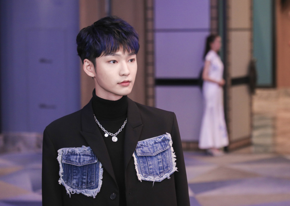 治愈系网剧超甜年下恋爆火,痞帅年下弟弟付伟伦深情演绎少年成长