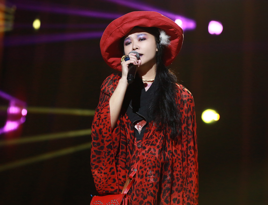 46岁许美静罕露面憔悴不堪但说话条理清晰曾被送进精神病院