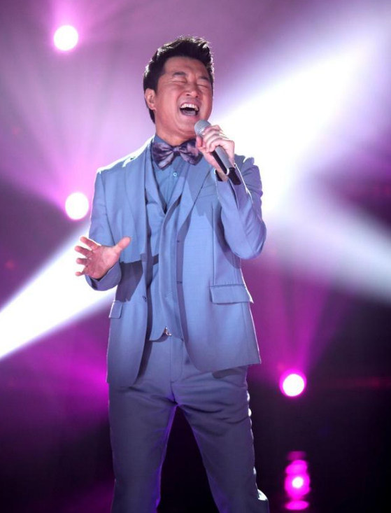 27岁一曲爆红的满文军,40岁与妻子双双入狱,如今51岁现状如何_腾讯