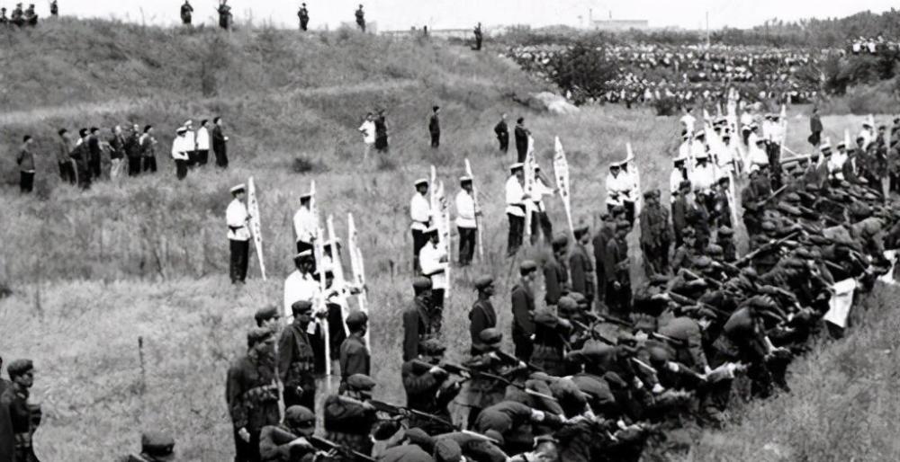 看看1980年代严打老照片公开集体枪决大批犯人