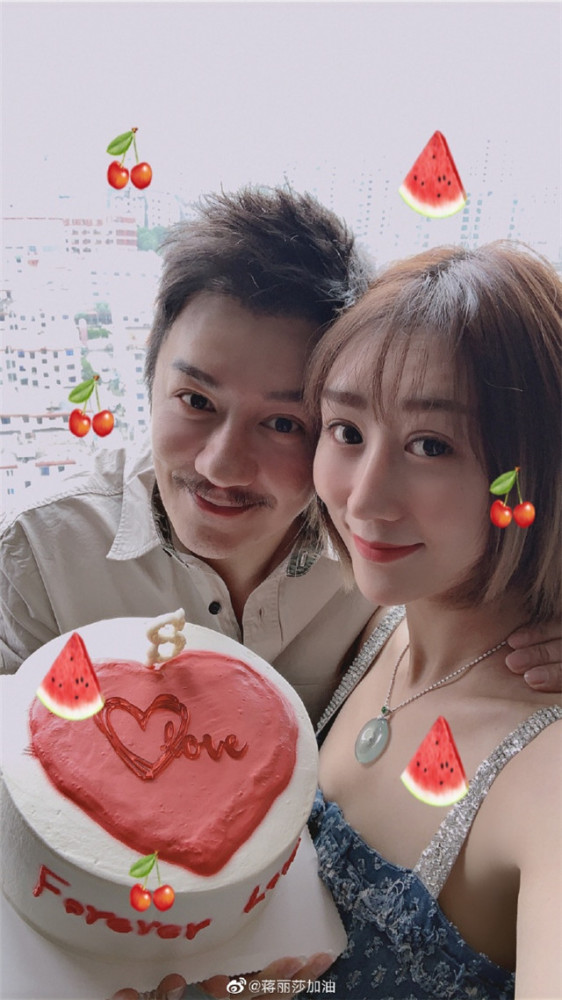 蒋丽莎陈浩民庆祝结婚十周年,一家六口齐出镜,全家似复制粘贴