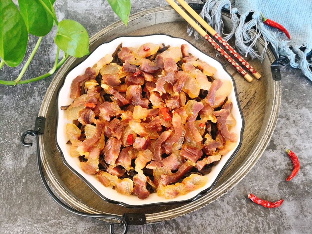 香浓可口的干豆角蒸腊肉,制作简单,香气四溢_腾讯新闻