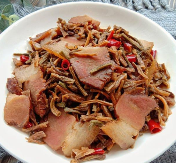 香浓可口的干豆角蒸腊肉制作简单香气四溢