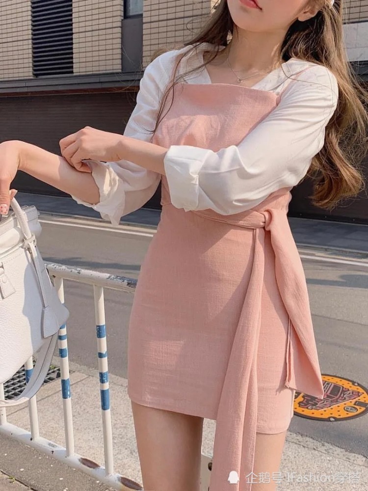 想要穿出甜美少女感,离不开衬衫配吊带裙