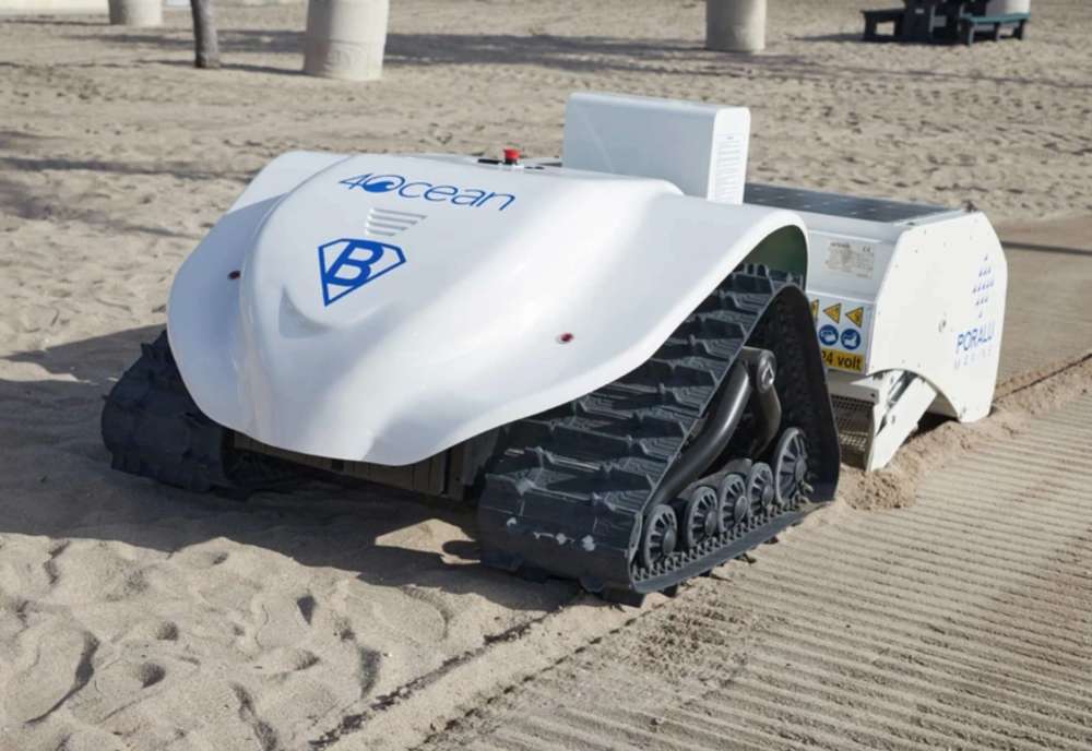 沙滩清洁机器人bebot通过机械筛沙来清理小垃圾