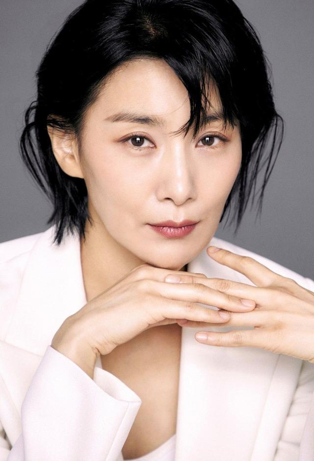 与短发适配度极高的女演员金裕贞清纯美爆发全智贤的精灵短发