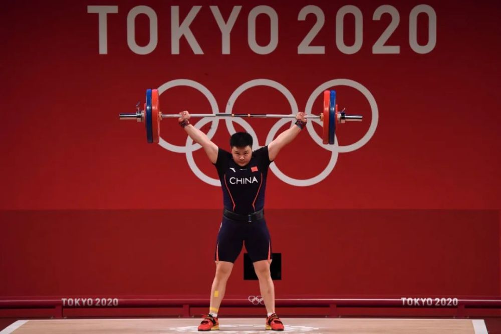 本届奥运会,中国举重"梦之队"共参加8项比赛.
