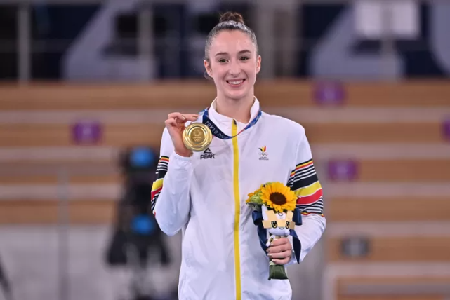 从好动女孩到奥运冠军比利时体操美女ninaderwael的奥运金牌之路