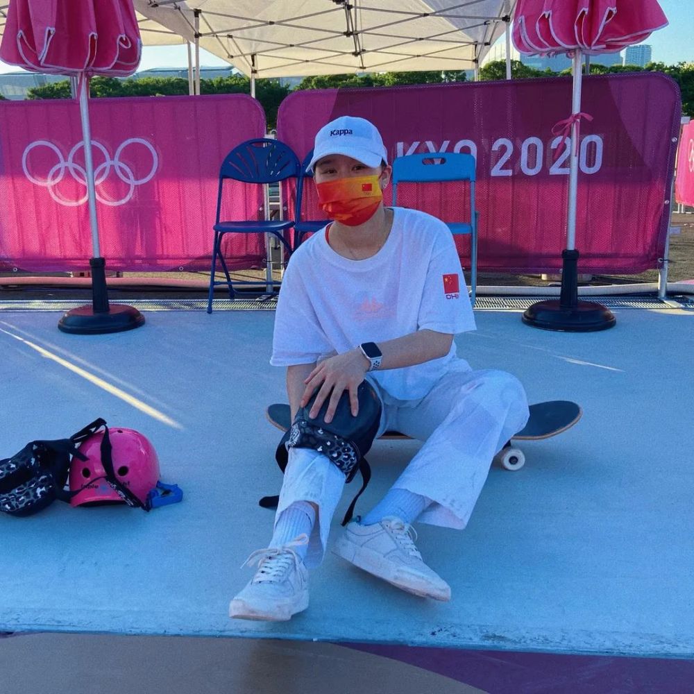 视频转载自央视 8月2日,中国滑板运动员张鑫在东京奥运会碗池场地进行