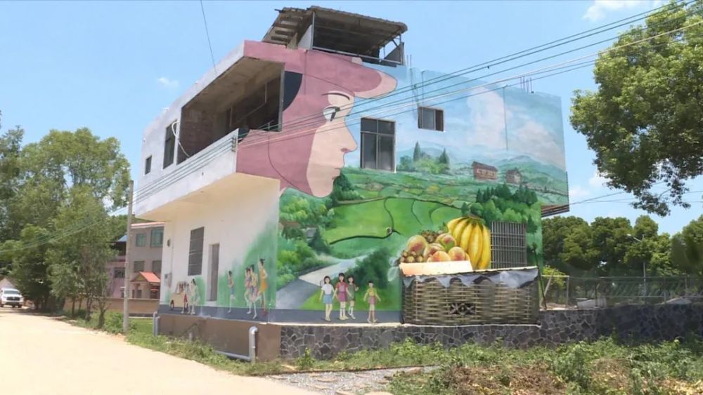 连平县忠信镇柘陂村党总支书记 吴志浪:"以前白事的话村民打鞭炮,搞得