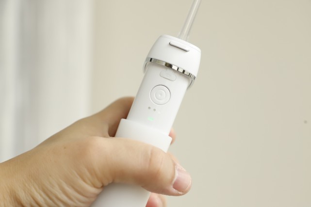 巴掌大小,弹冲水流技术,英普利mini便携式冲牙器测评