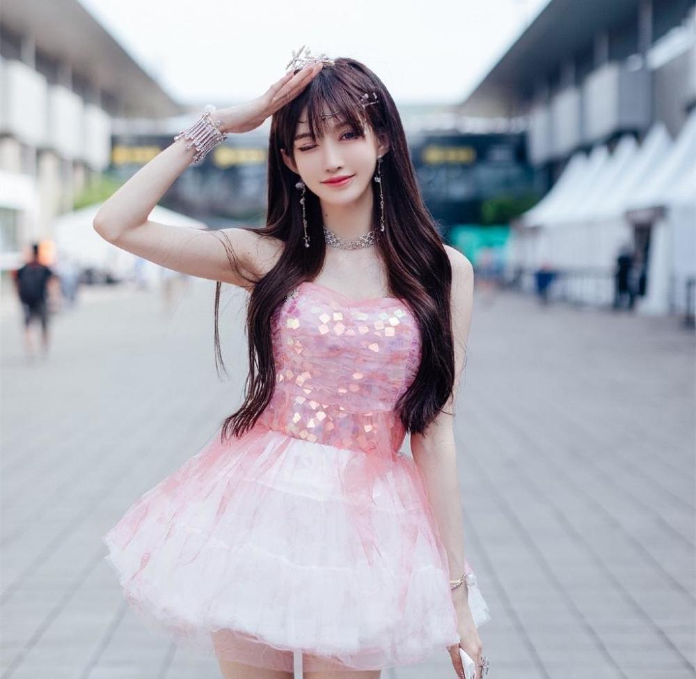 王羽杉的腿长是大家公认的,现在提到cos很多人首先会