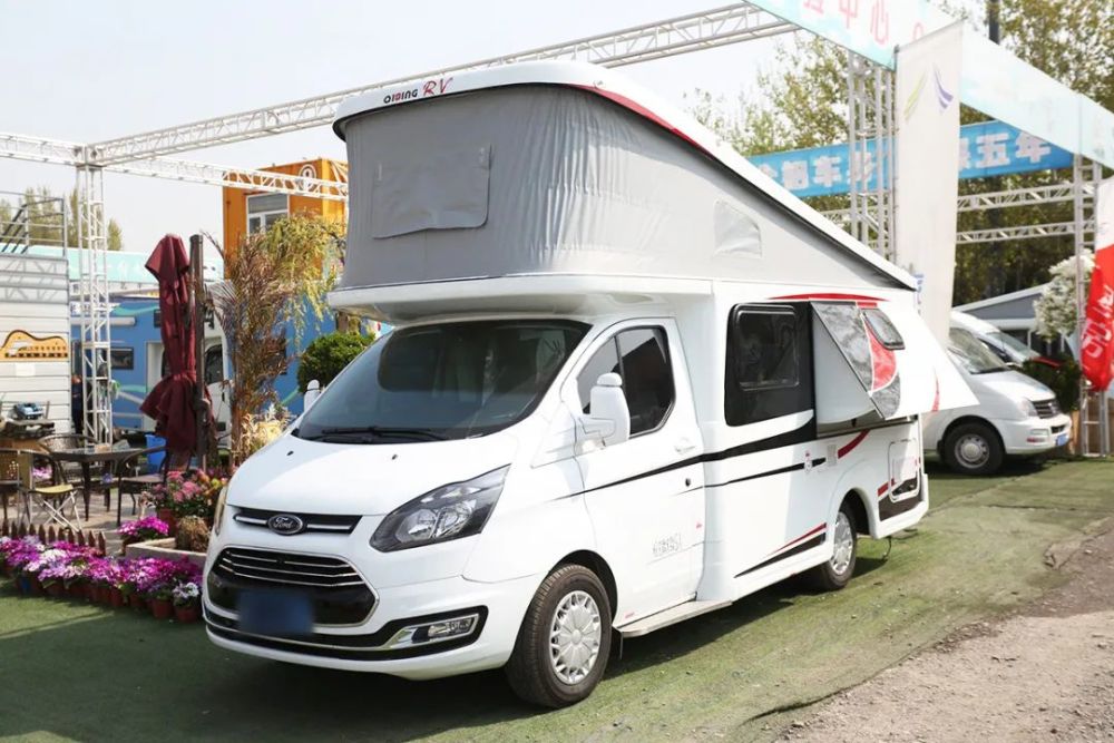 双床5座c本自动挡房车,自带按摩座椅,车高2米2不怕限高杆