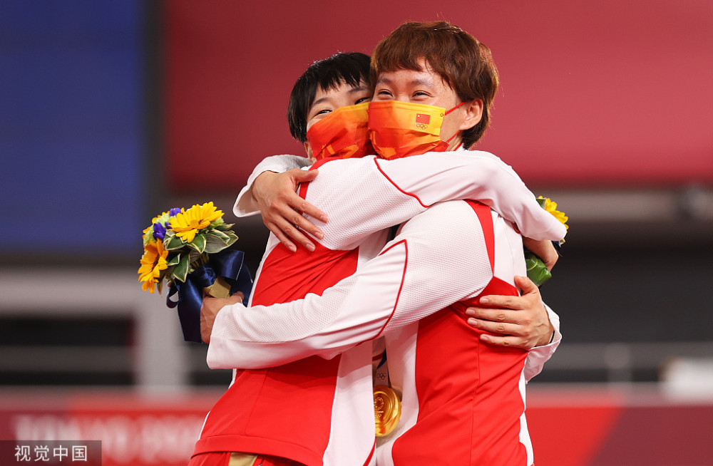 第28金中国队夺得场地自行车女子团体竞速金牌